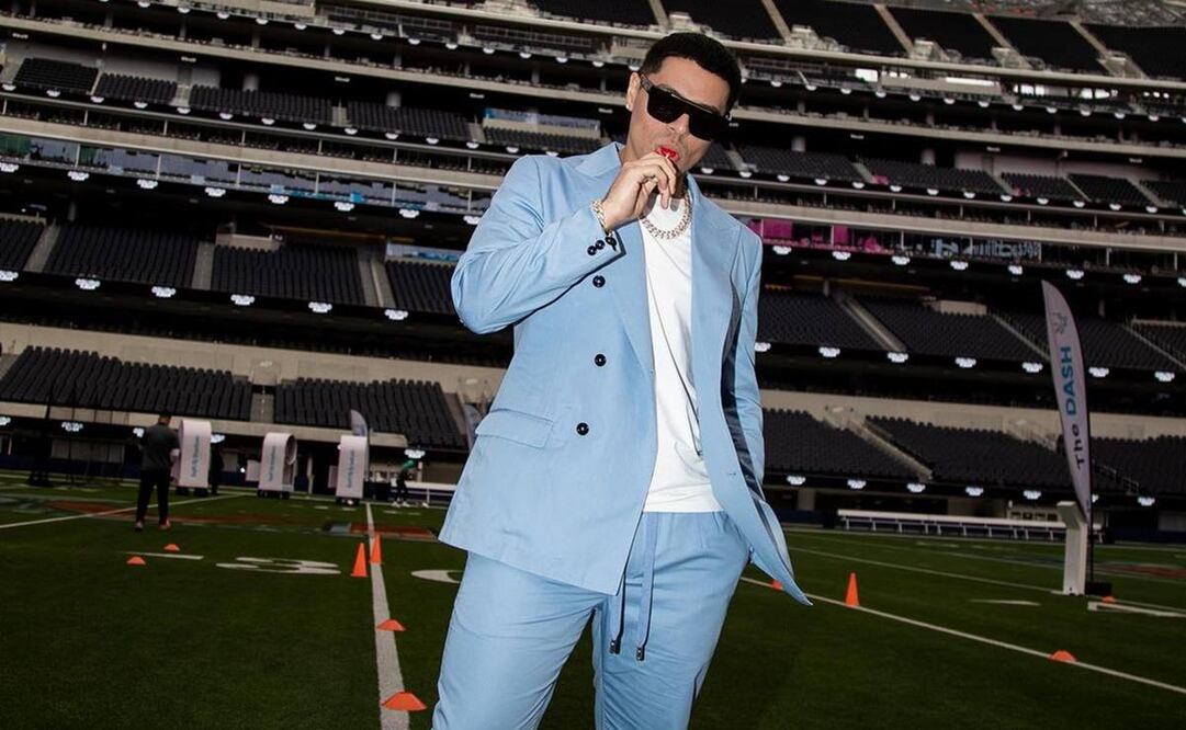 El integrante de Grupo Firme cometió un vergonzoso error en vivo.