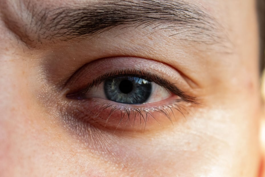 Antes de aplicar el labial, se recomienda hidratar el contorno de ojos. Foto: Pexels
