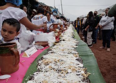¡No te la pierdas! Con enmolada de 80 metros, inauguran Feria Nacional del Mole en Milpa Alta; estará abierta hasta el 27 de octubre