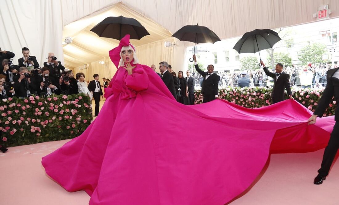 Lagy Gaga sorprendió con 4 cambios de look, su atuendo era en capas / Fotos: Agencias