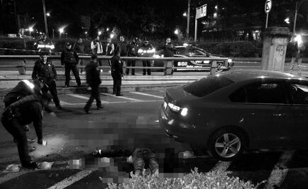 Mueren dos hombres tras ser baleados en Reforma