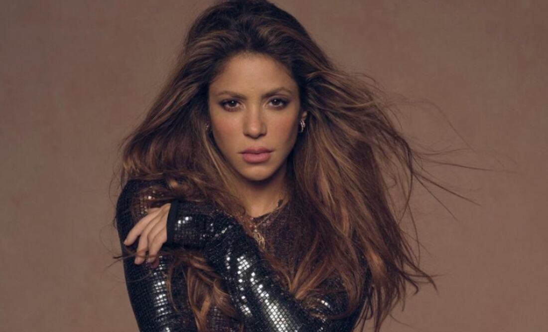 Shakira utilizó su outfit más trendy y matador para trapear su casa cantando. Foto: Instagram @shakira