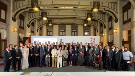 Sheinbaum acuerda con empresarios tope de 910 pesos para la canasta básica; continúan mesas de trabajo "por familias de México", dice
