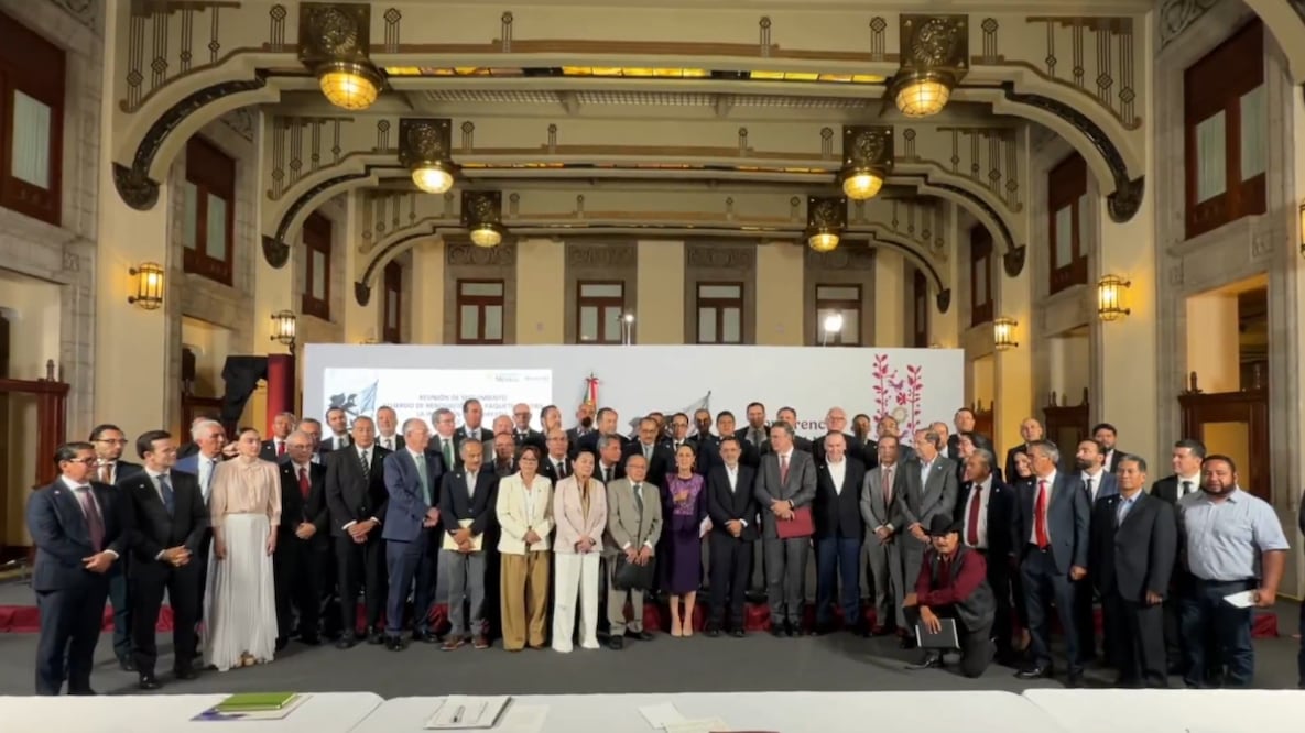 Reunión entre la presidenta de México, Claudia Sheinbaum, productores y comercializadores en Palacio Nacional, para la revisión del Paquete Contra la Inflación y la Carestía (Pacic). Foto: Captura de pantalla