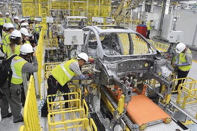 Bronco y KIA estiran liga por armadora de automóviles