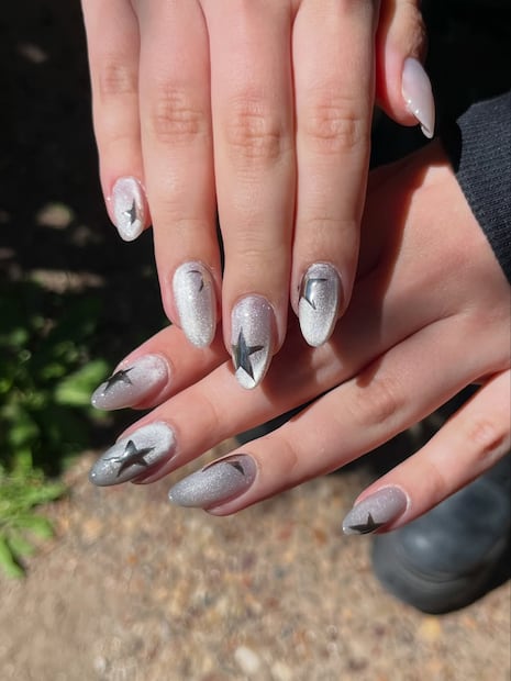 Uñas que elevan cualquier outfit. Foto: Instagram @daira_nails