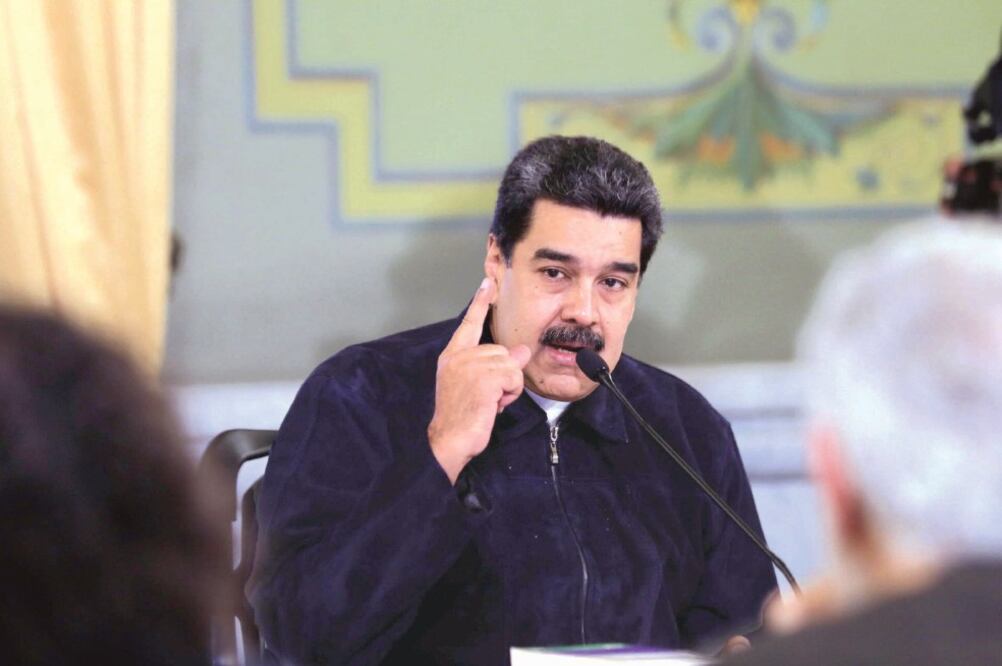 Nicolás Maduro, presidente de Venezuela, dijo que los señalamientos de que financia la caravana migrante ponen en peligro su seguridad y la de su país. (EFE)