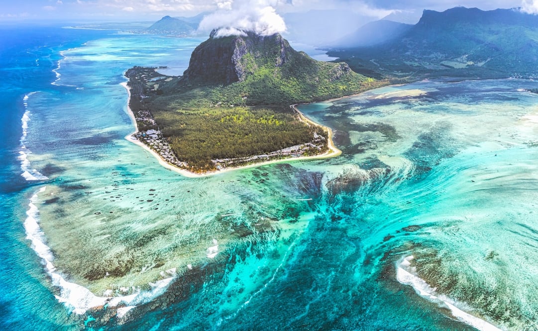 En realidad no es agua lo que transcurre por la "cascada" submarina, sino arena. Foto: iStock