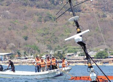 Padece playa de Acapulco por derrame de diesel