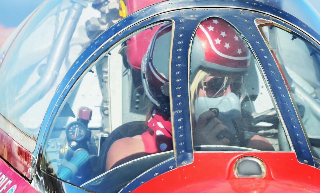 Jessi Combs se convierte en la mujer más rápida del planeta