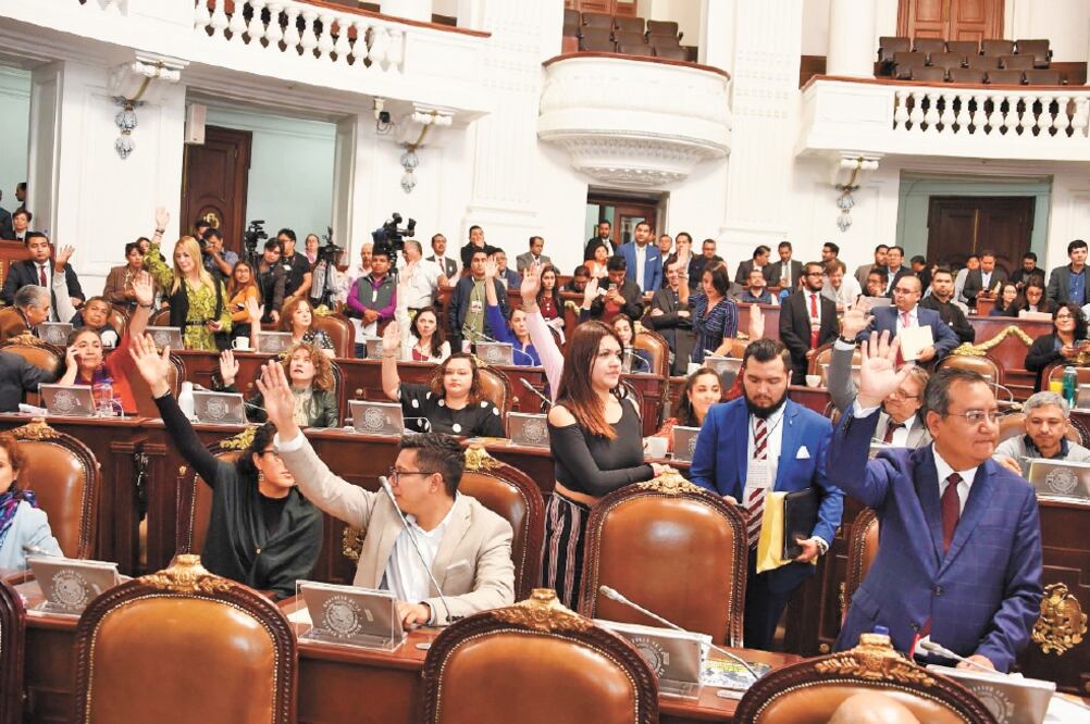 Con 44 votos a favor (de Morena, PT, PVEM y PVEM), ocho en contra y cuatro abstenciones el Congreso local aprobó cambios al artículo 44 constitucional. Foto: ESPECIAL