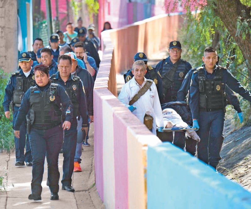 La doble ejecución se registró en un terreno baldío que se encuentra sobre las calles Torres y cerrada de José Vasconcelos. Foto: JUAN MARTÍNEZ. EL UNIVERSAL