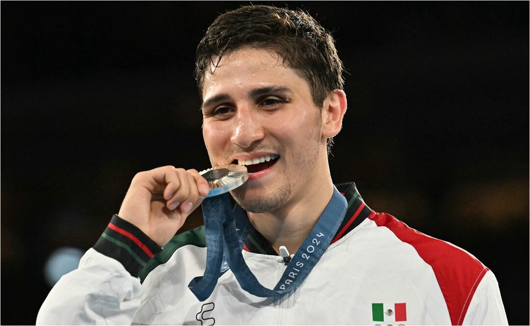 Marco Verde se mostró feliz en la premiación. FOTO: AFP