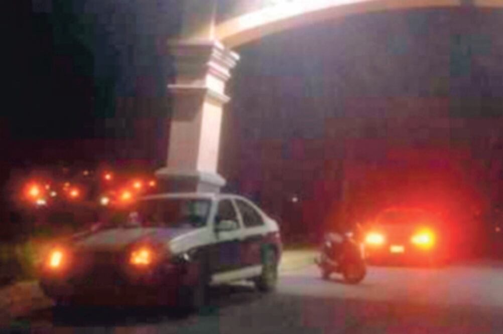 Reacciones. Los habitantes acusan que por el abandono de las autoridades, la inseguridad se incrementó. Foto: EMILIO FERNÁNDEZ. EL UNIVERSAL