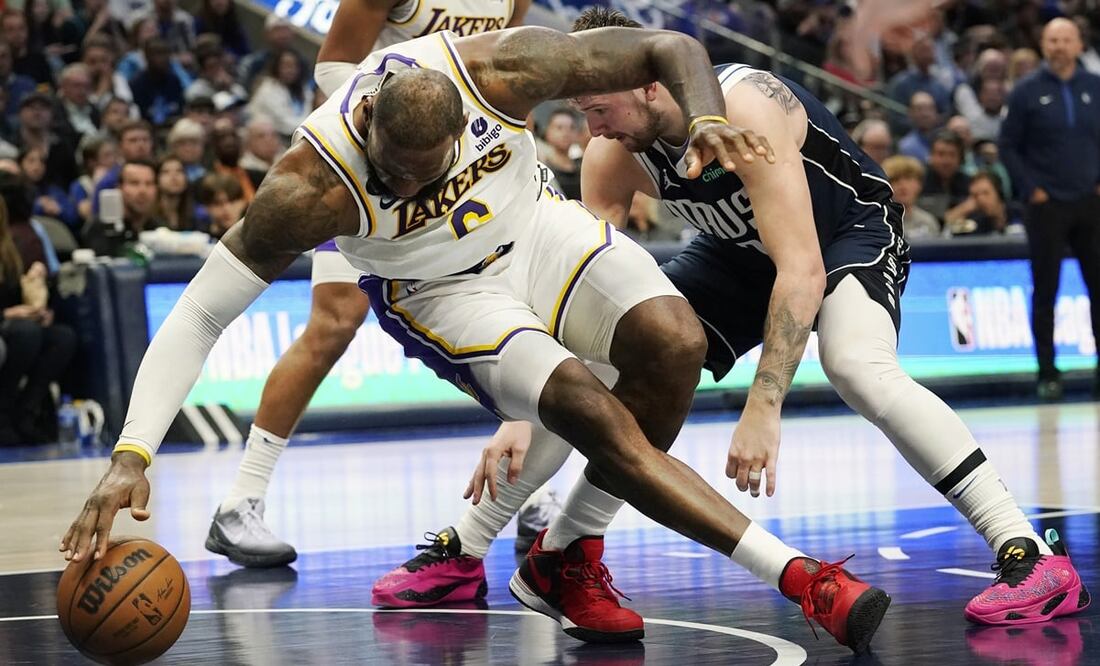 LeBron James en juego con los Los Ángeles Lakers - Foto: AP