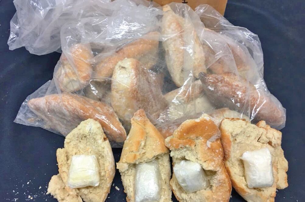 Destino. Los panes con la droga adentro saldrían del aeropuerto de Guadalajara a California, EU. (ESPECIAL)