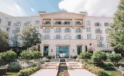 Empleados demandan a hotel de Texas por prohibirles hablar en español