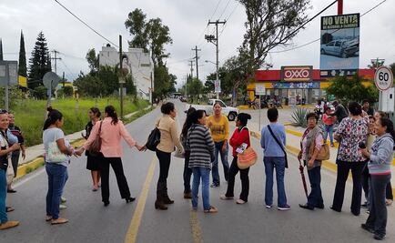 Maestros y pensionados realizan bloqueo en Oaxaca