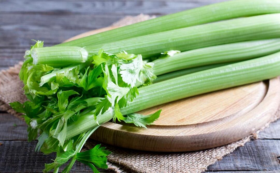 Comer apio es más saludable de lo que imaginas. Foto: iStock