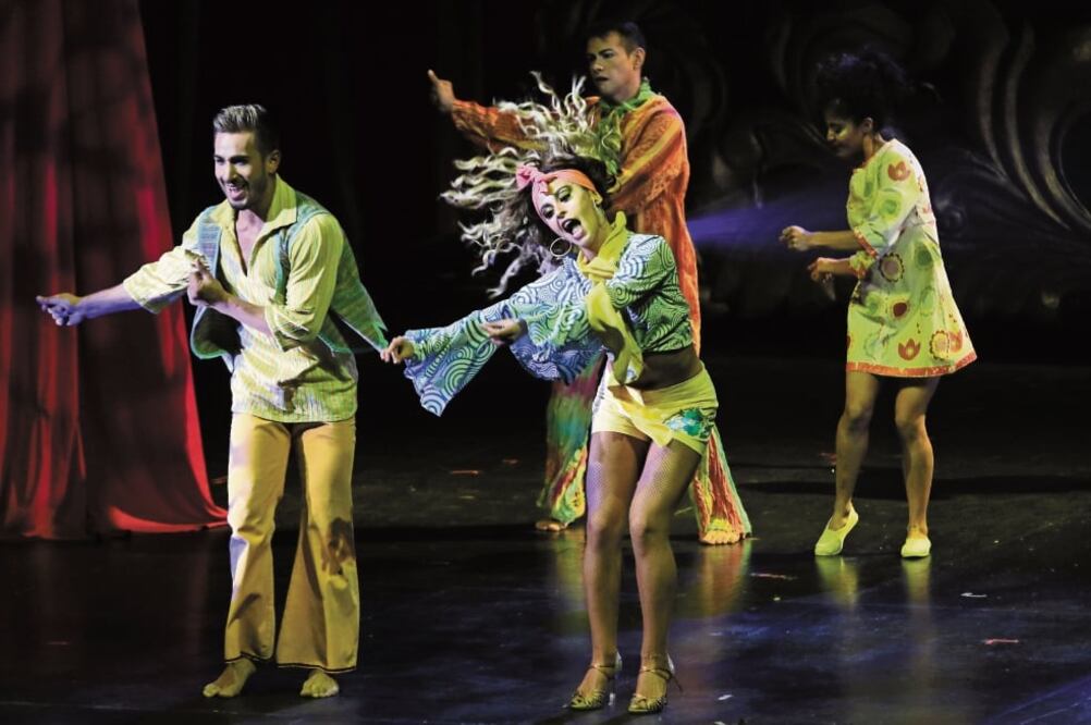 El espectáculo mostró malabares, actos de equilibrio y acrobacias aéreas. Foto: CARLOS MEJIA. EL UNIVERSAL 