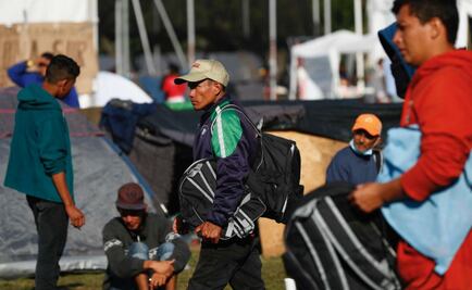 Migrantes llegan a la caseta de cobro de Tepotzotlán de la autopista México-Querétaro