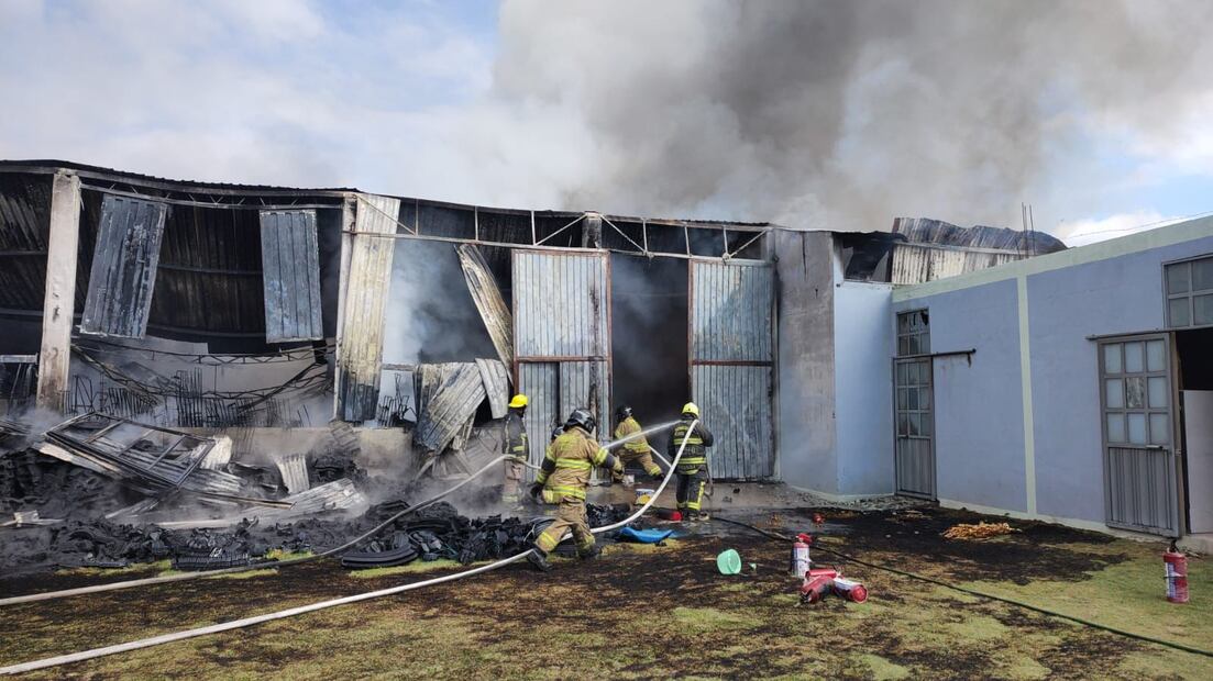 Según el reporte de Protección Civil municipal, el reporte del siniestro se recibió a las 9:30 horas en la calle prolongación Matamoros.  FOTO: Especial/ EL UNIVERSAL/