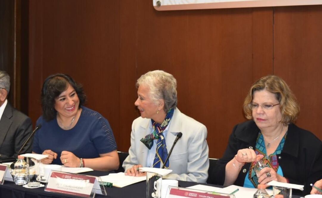 Olga Sánchez Cordero, titular de la Secretaría de Gobernación, al centro