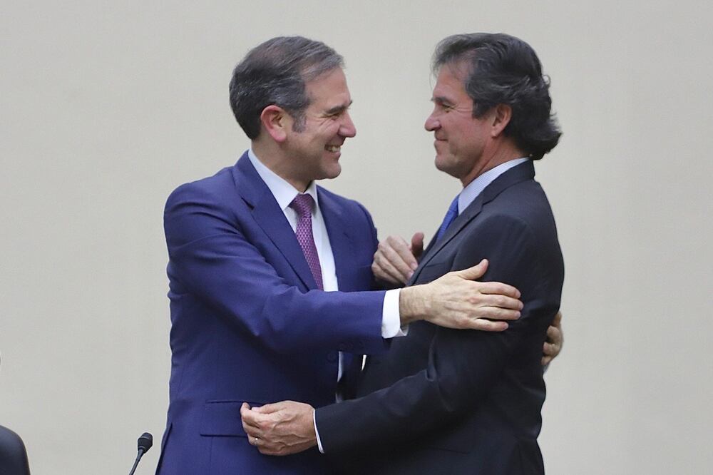 Lorenzo Córdova y Edmundo Jacobo, en el Consejo General del INE del 13 de marzo. Berenice Fregoso EL UNIVERSAL