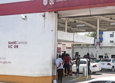 Usuarios dividen opiniones sobre la continuidad del coyotaje en centros de verificación en CDMX