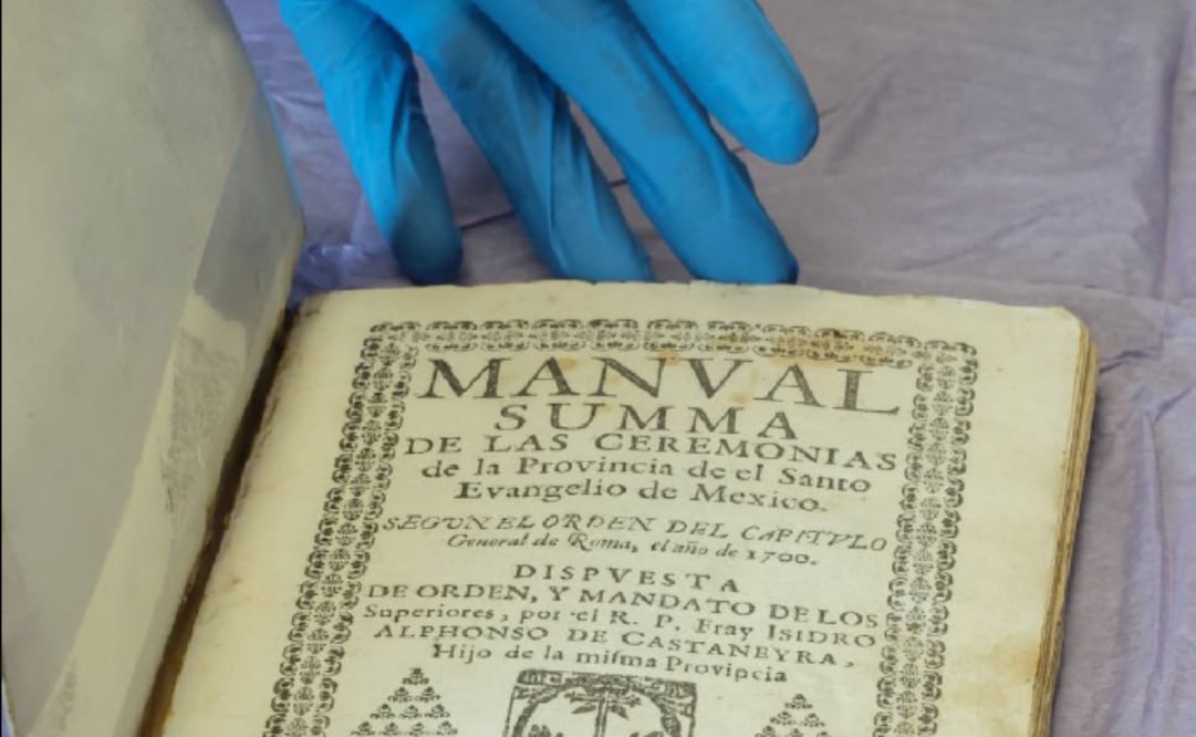 Entre las piezas recuperadas se encuentra el  el libro "Manual Summa de las Ceremonias de la Provincia del Santo Evangelio de México". Foto: Secretaría de Cultura