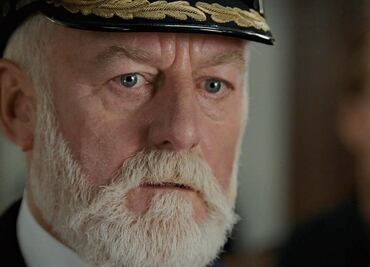 Muere actor que dio vida al capitán Smith en "Titanic" a los 79 años