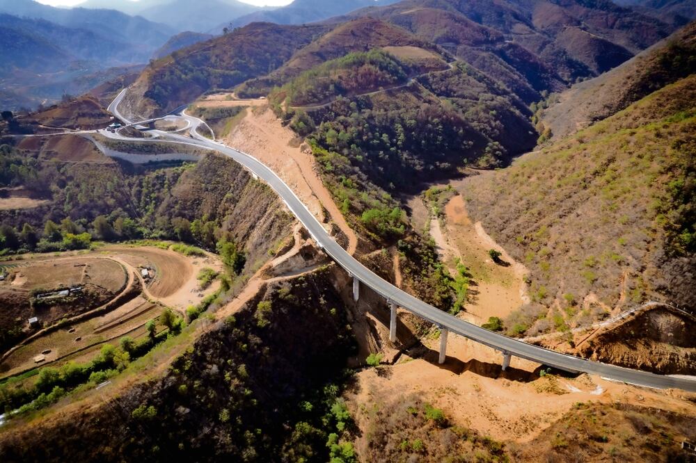 La autopista Barranca Larga-Ventanilla reducirá a 2.5 horas el recorrido de la ciudad de Oaxaca a Huatulco y Puerto Escondido. Foto: MAURICIO VELÁZQUEZ