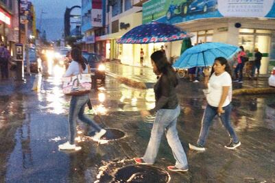 'Earl', degradado a tormenta, amenaza con intensas lluvias