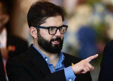 Boric anuncia alianza público-privada para extracción del litio