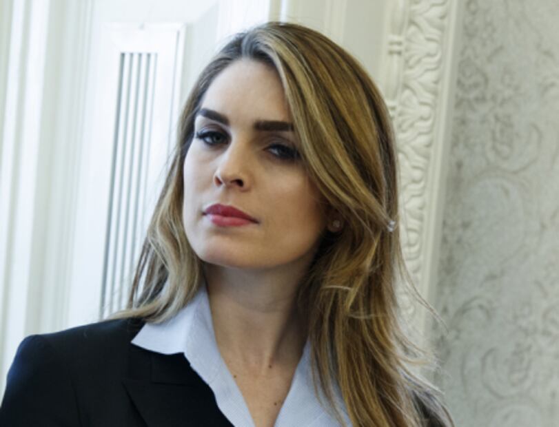 Dimite Hope Hicks, directora de comunicaciones de Trump