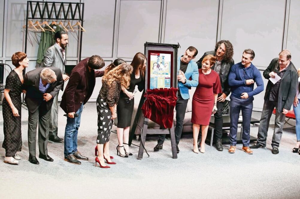 Los padrinos de la puesta en escena acudieron puntuales a la cita. (AGUSTÍNH SALINAS. EL UNIVERSAL)