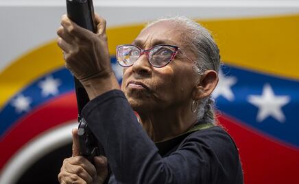 FOTOS: Venezuela entrega armas a civiles y los capacita para defenderse de EU