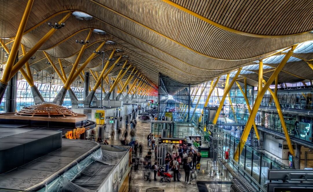 La Terminal 4 del Aeropuerto Adolfo Suárez Madrid-Barajas fue diseñada por el arquitecto británico Richard Rogers. (Foto: Albert Esplugas)