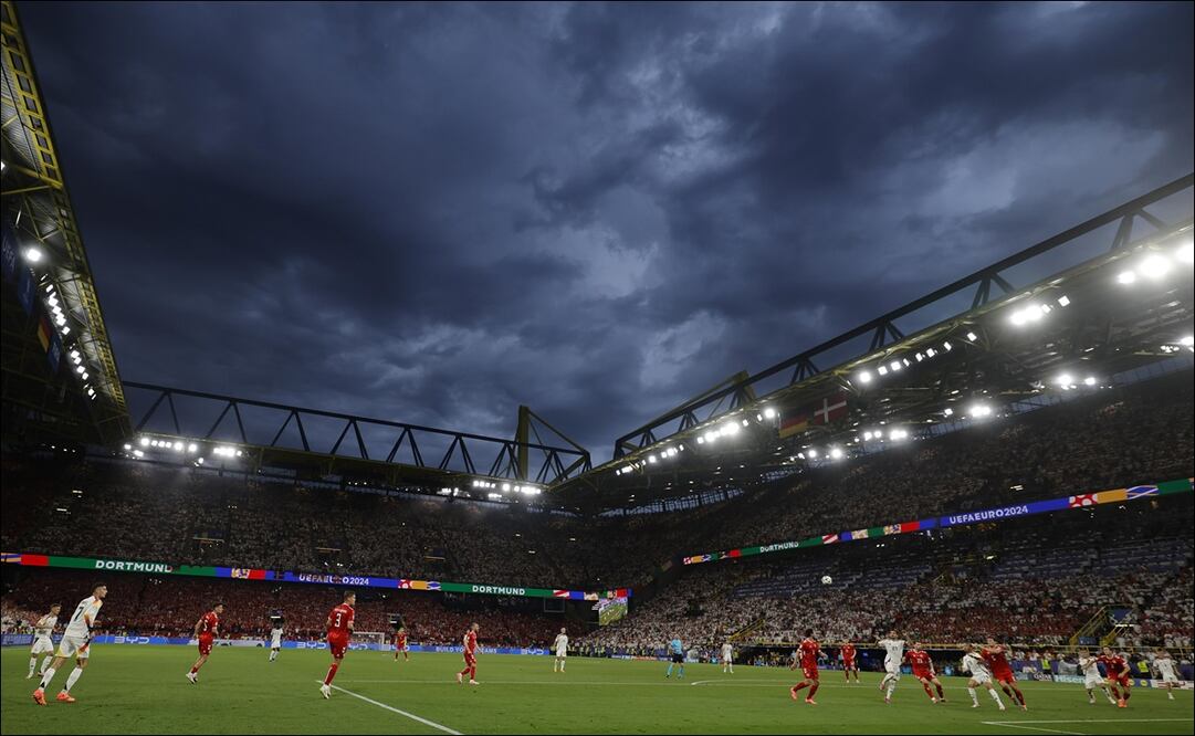 El Alemania vs Dinamarca quedó suspendido momentáneamente por condiciones climáticas / FOTO: EFE