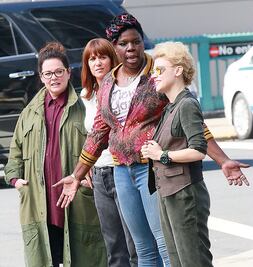 ...Y las nuevas cazafantasmas lo tienen en la mira