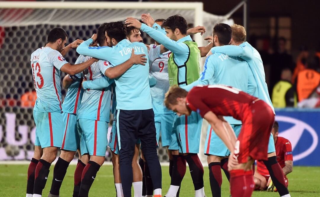 Turquía mantiene viva las esperanzas en la Eurocopa 2016