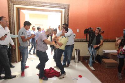 PAN denuncia a morenistas por agresión; éstos acusan fraude