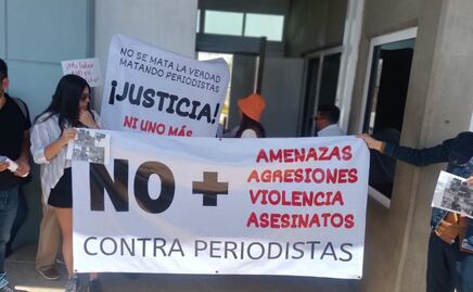 “Ni un periodista asesinado más”, comunicadores protestan en Fiscalía de Guanajuato; exigen justicia por homicidio de Kristian Zavala