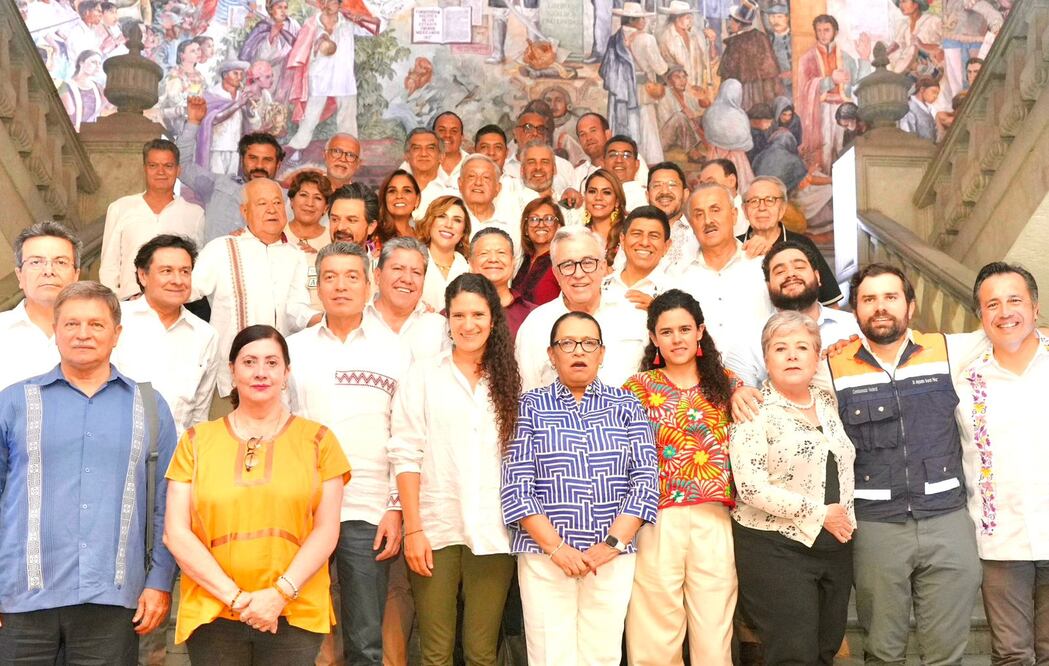 Andrés Manuel López Obrador con gobernadoras y gobernadores en Oaxaca. Foto: de X