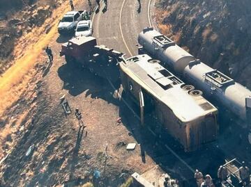Reportan volcadura de autobús con jornaleros agrícolas en Baja California Sur; hay varios lesionados