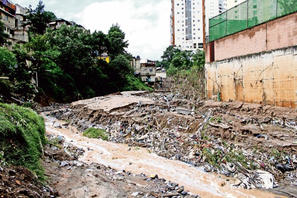 El lunes llovió el equivalente al suministro de tres días del Sistema Cutzamala al Valle de México, por lo que se desbordó La Coyotera, informó Conagua (JUAN M. BARRERA. EL UNIVERSAL)