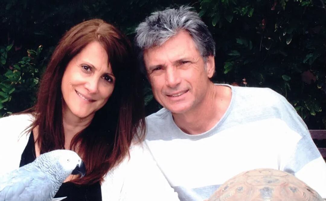 Un portavoz de "American Idol" confirmó las muertes de Robin Kaye y su esposo, Thomas Deluca, ambos de 70 años. La pareja era propietaria de su casa, según registros públicos.