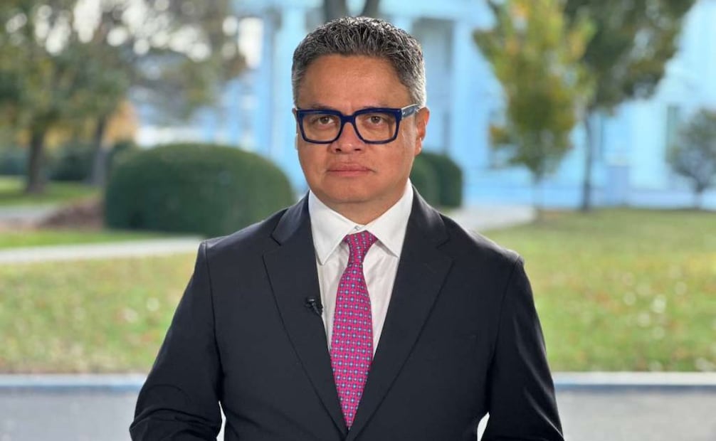 Ariel Moutsatsos, corresponsal y Jefe del Buró de N+ en Estados Unidos (Televisa Univisión), cubrió en vivo el atentado contra Donald Trump durante la cena de corresponsales en la Casa Blanca. Foto: Cortesía