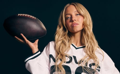 Sydney Sweeney enfrenta otra polémica por su nuevo comercial; atletas la acusan de sexualizar el deporte femenino