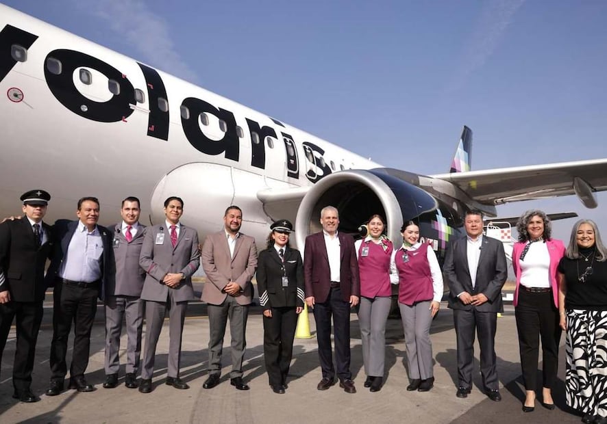 El mandatario michoacano afirmó que esta inversión la hará el Grupo Aeroportuario del Pacífico (GAP) y los trabajos iniciarán en octubre próximo. Foto: Especial
